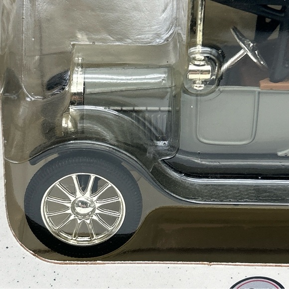 ERTL Ford Runabout 1918 Agway 1/25 Scale Barrel Truck Bank Die Cast Metal 1991 - Picture 3 of 14